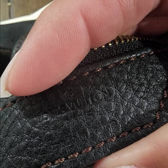 Louis Vuitton Mahina L Hobo - Picture 7 of 12